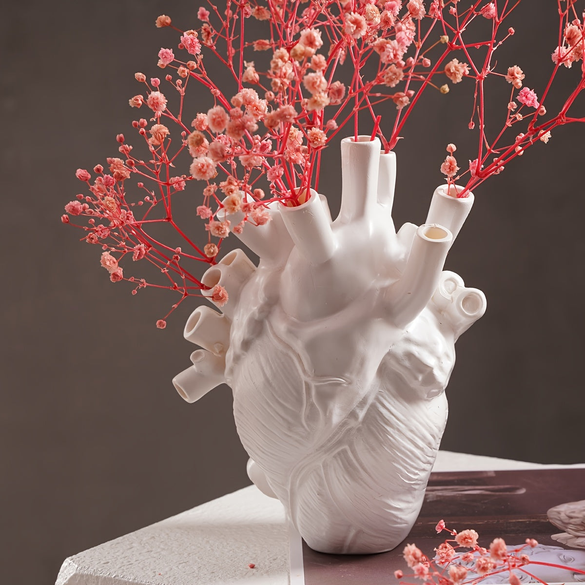 1pc Creative Heart Vase Decorative Bottle Dried Flower Container, Indoor Resin Decorative Handicraft Ornament, Halloween Thanksgiving Christmas Decor, Room Decor, Home Decor